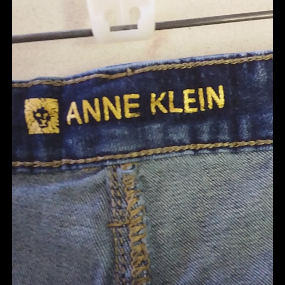 Anne Klein Stretch Jeans. - Picture 5 of 10